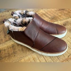 TOMS sz 10 Paxton bootie fur